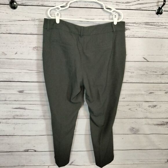 New without tags."Old Navy" woman's dress pants - Picture 3 of 8